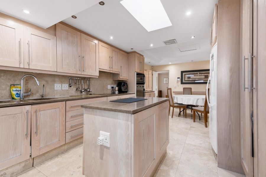 4 Bedroom Property for Sale in Fresnaye Western Cape